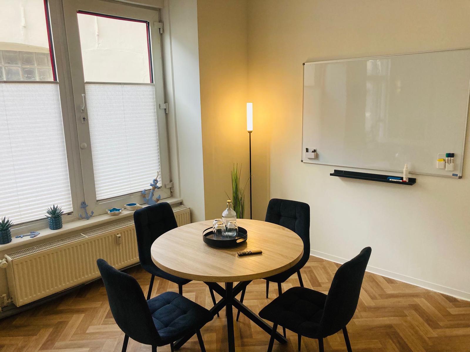 Kleiner Gesprächsraum im Büro Norden