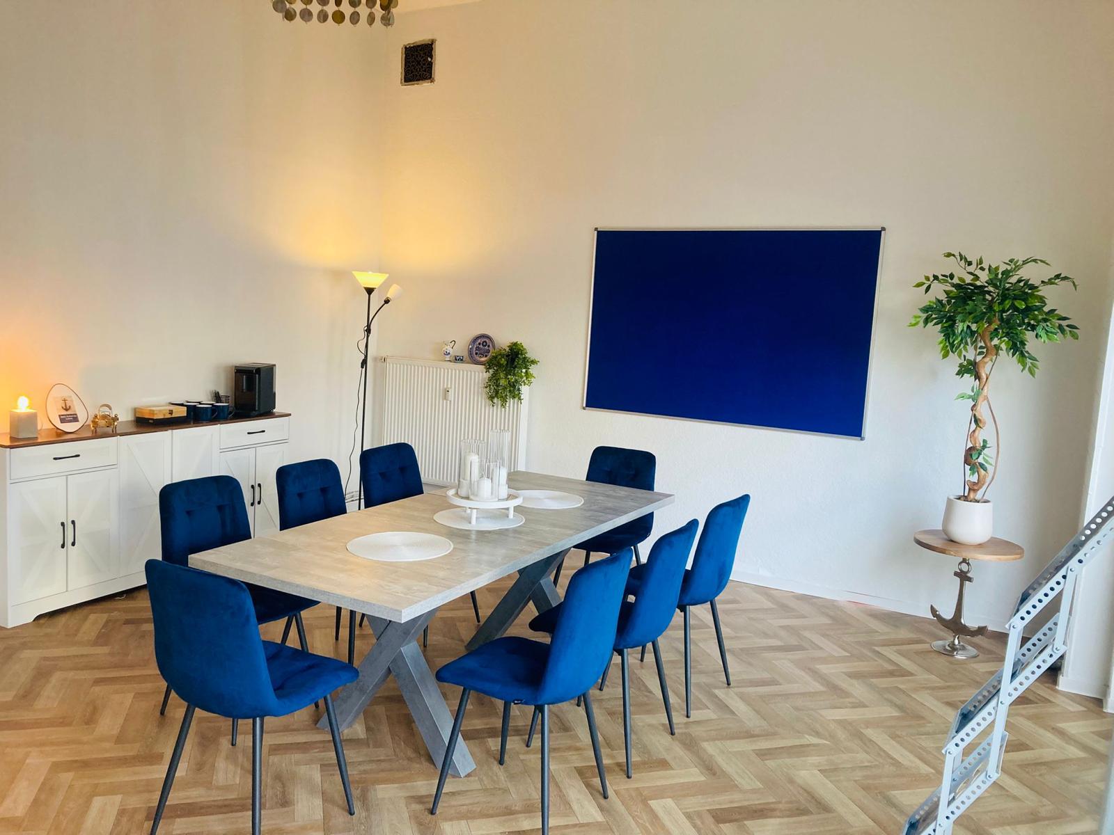 Besprechungstisch im Büro Norden